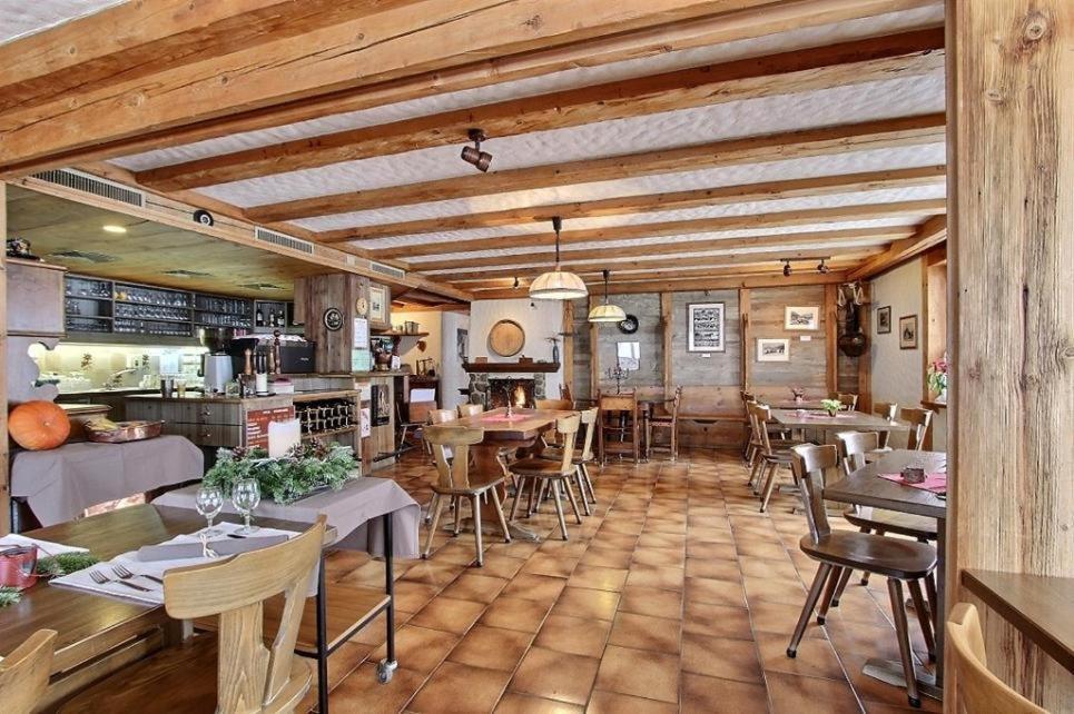Hotel Elite B&B Rossiniere ภายนอก รูปภาพ